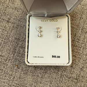 16 kt. Gold cubic zirconium earrings